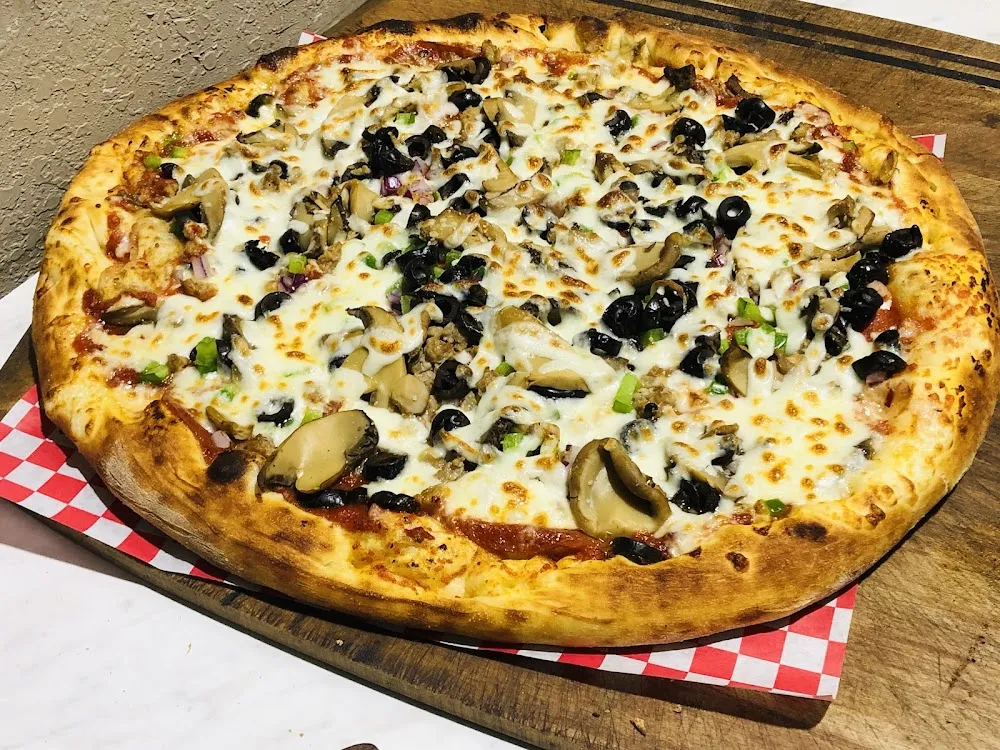 Large Deluxe Supreme Pizza